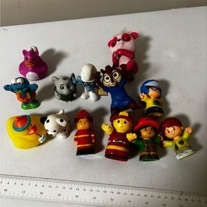 Misc toys little people Smurf  13 pieces